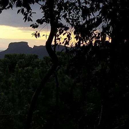 Chale Dos Tucanos- Parede De Vidro Com Linda Vista Campos do Jordao Luaran gambar